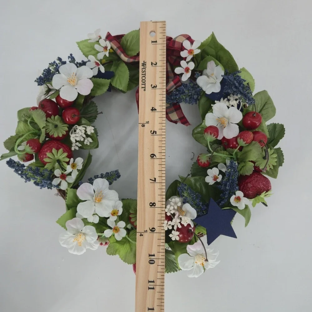 Vintage Avon 2002 Americana Style Wreath Patriotic Strawberry Floral Box July 4